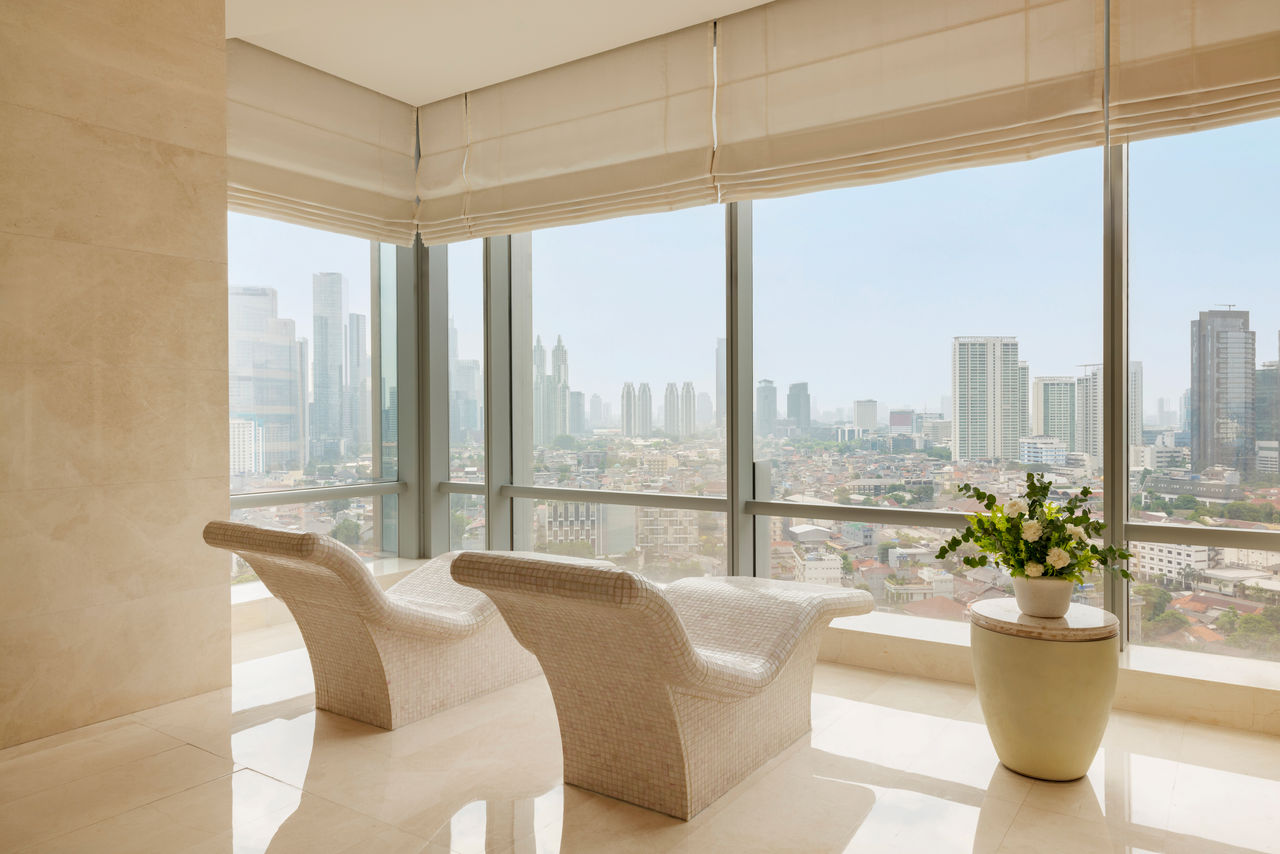 العناية بالصحة at Raffles Jakarta